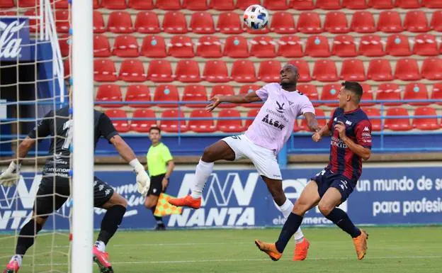 Konaté durante un partido con el Don Benito la pasada temporada. /ESTRELLA DOMEQUE