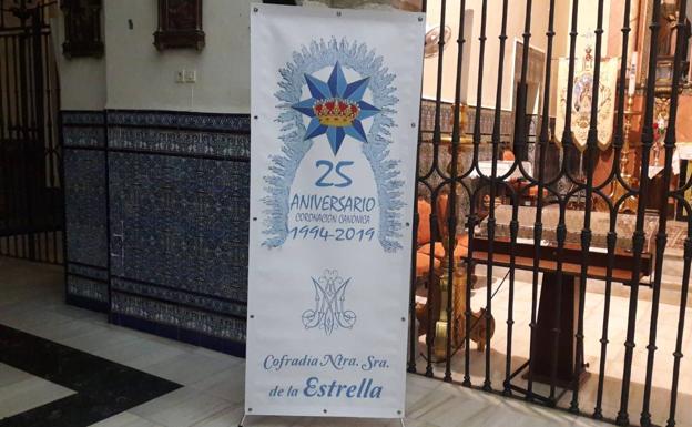Colocados Los Logotipos Conmemorativos De Los 25 Anos De La