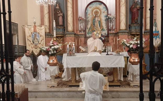 Hubo exposición al Santísimo 