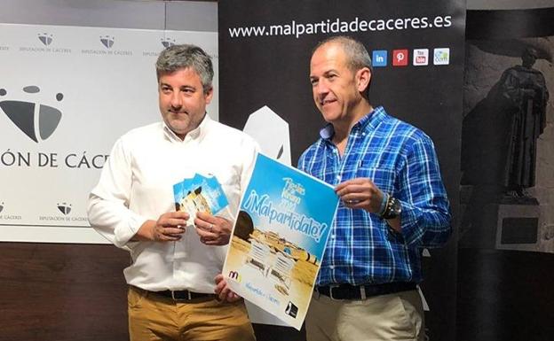 Alfredo Aguilera, alcalde de Malpartida de Cáceres y Jorge Villaverde, teniente de alcalde, en la presentación de ¡Malpartídate!