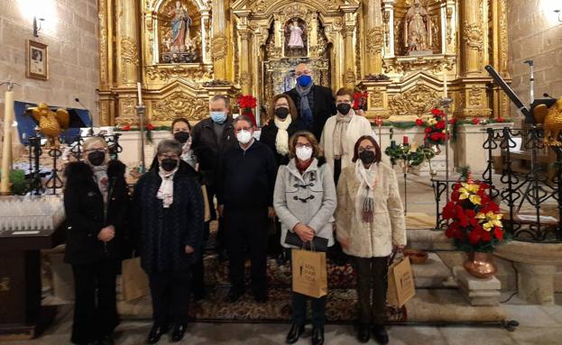 El coro del Cordón de San Isidro amenizó el V Pórtico de Navidad