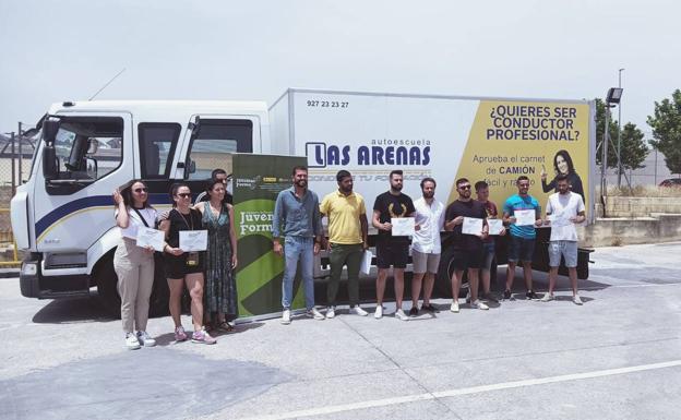 10 jóvenes se forman en conducción de camiones en Malpartida de Cáceres dentro del proyecto Juventas Forma
