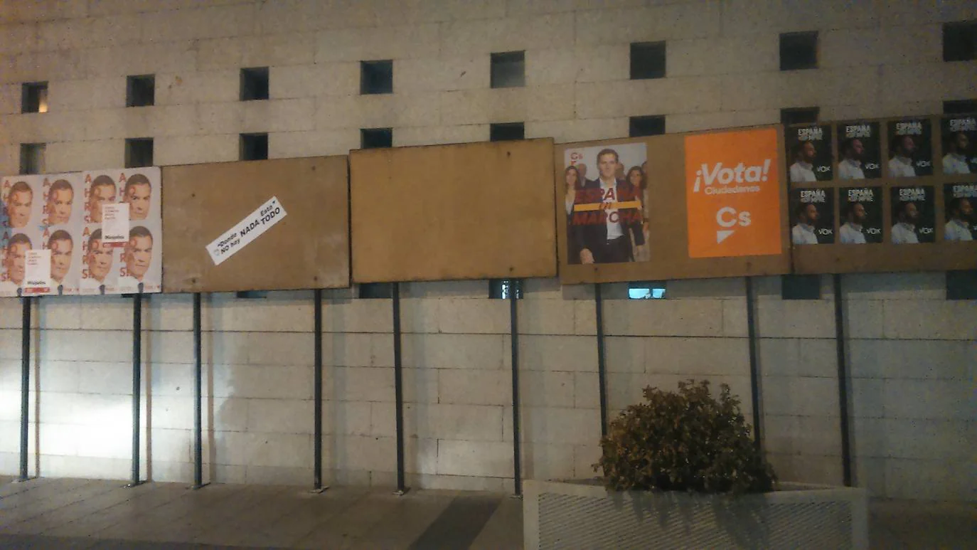 Paneles habilitados para la pegada de carteles en el comienzo de campaña electoral / /CELIA GARCÍA