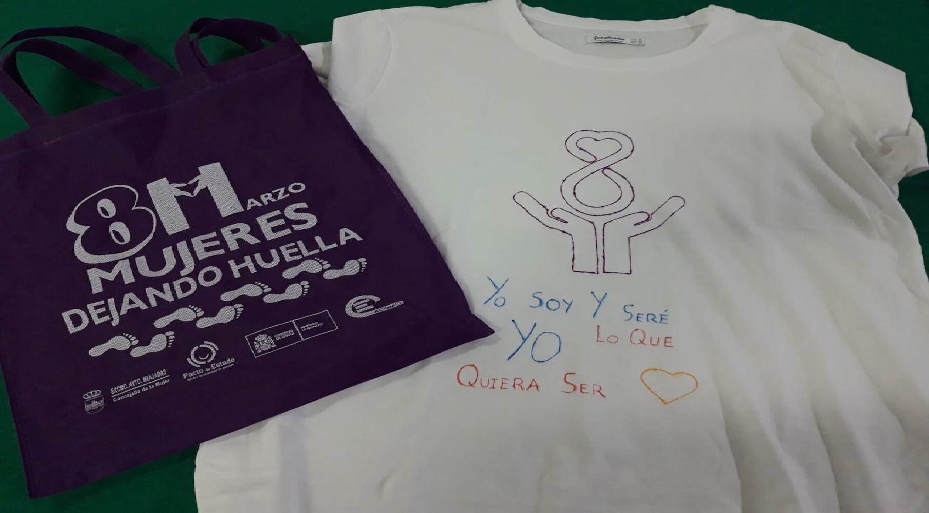 Camiseta elaborada por los jóvenes miajadeños en el ECJ /A.M.