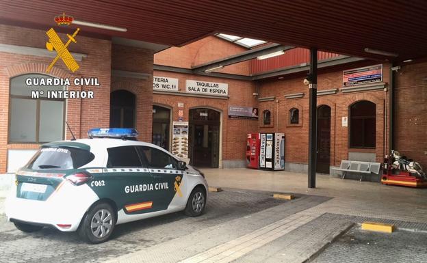 La Guardia Civil sorprende a un hombre cuando intentaba robar en la estación de autobuses
