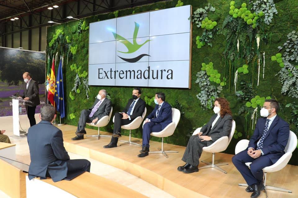 Momento de la presentación del Plan en el estand de la Junta de Extremadura en FITUR. 