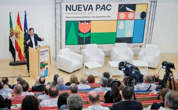 Fernández Vara defiende que la nueva PAC aporta 'seguridad y certidumbre'al sector agrario extremeño