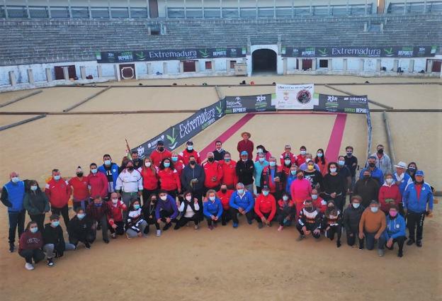 Participantes en el torneo V aniversario del club de Petanca Trujillo/