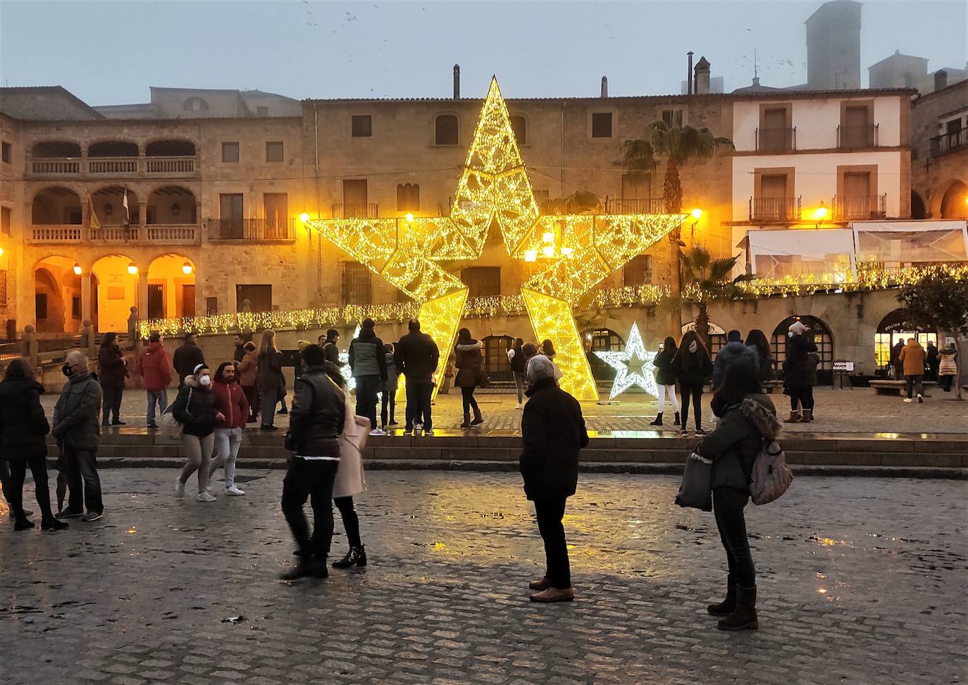 La plaza Mayor, el día del encendido de la ilumnación navideña /JSP