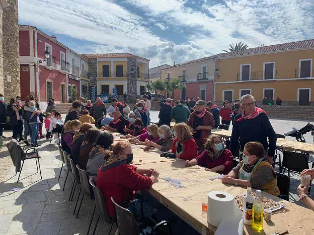 Participantes en la matanza celebrada en Aldeacentenera. /hoy