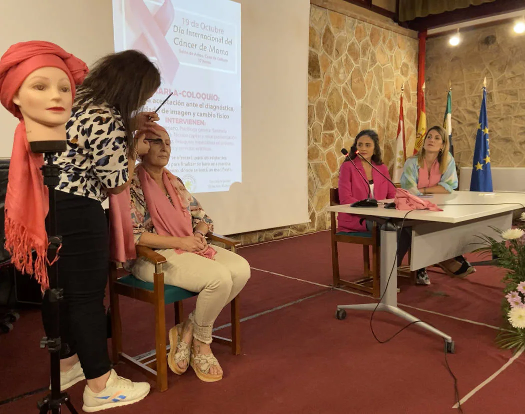 Villafranca se tiñe de rosa para luchar contra el cáncer de mama