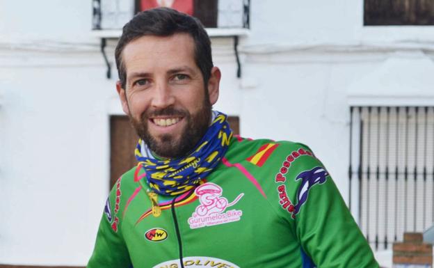 Francisco Javier Díaz Manchado practicando ciclismo. 