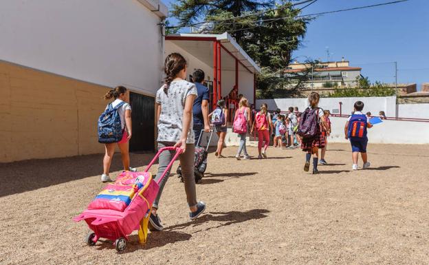 Los Padres Del Colegio Juventud Pasan A La Protesta Para Que Empiecen Las Obras Hoy