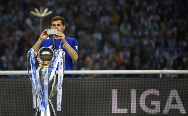 Iker Casillas Espera Seguir En El Oporto | Hoy