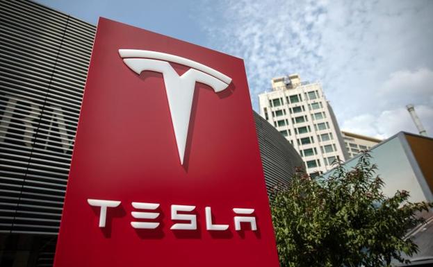 Las acciones de Tesla caen tras renunciar su director financiero | Hoy
