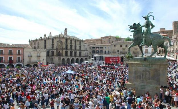 Miles De Personas Se Juntarán En La Plaza Mayor De Trujillo Para ...