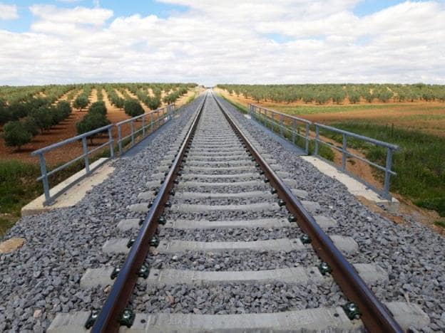 Renfe reduce los tiempos de viaje en más de veinte rutas en la región