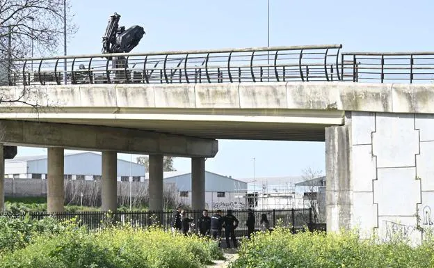 Encuentran un hombre muerto debajo de un puente en Badajoz