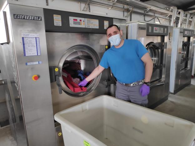 La lavandería de Inclusives desinfecta la ropa de trabajo | Hoy