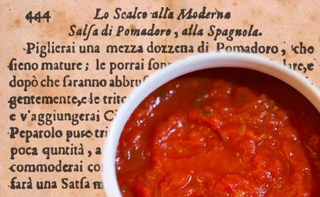 Cuenco con salsa de tomate y receta para la misma de Antonio Latini (1692)./CC PD