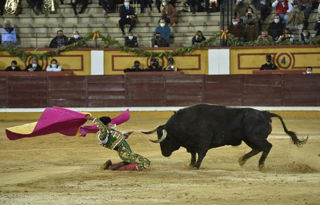 Portagayola con la que Ferrera recibió al último toro que cerraba plaza en la encerrona. /casimiro moreno