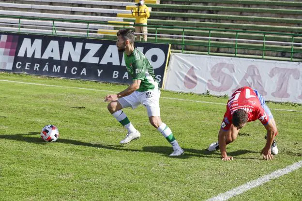 Carlos Andújar, en el primer partido. / L. CORDERO