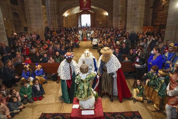 los Reyes Magos en la bienvenida de la Concatedral, el 3 de enero. / HOY