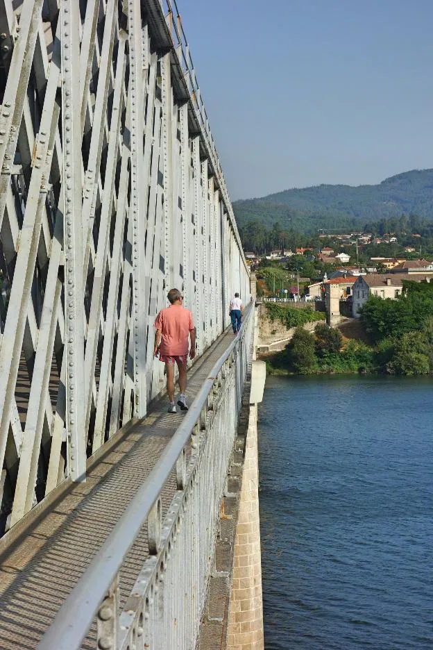 Puente internacional sobre el Miño entre Tui y Valença. / E.R.