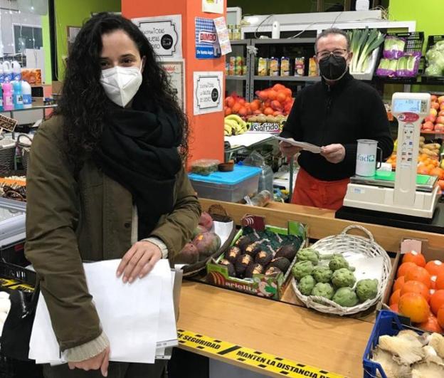 La frutería Joaquín de Don Benito colabora con una hucha. / HOY