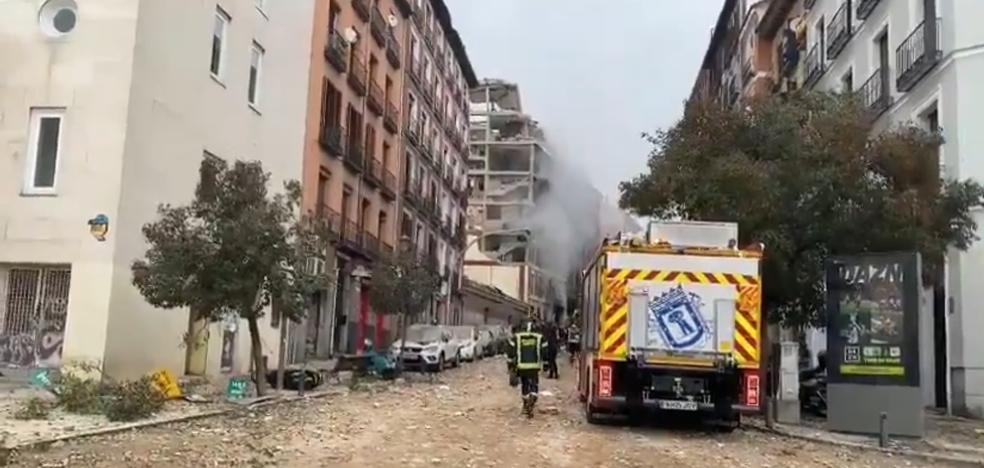 Fuerte explosión destroza un edificio en el centro de Madrid