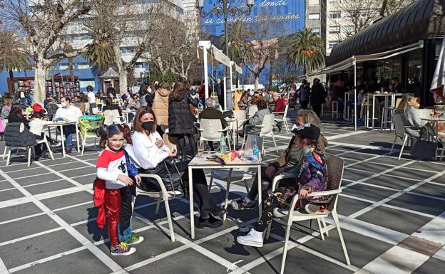 Ambiente en uno de los quioscos de San Francisco en la mañana del sábado. /casimiro moreno