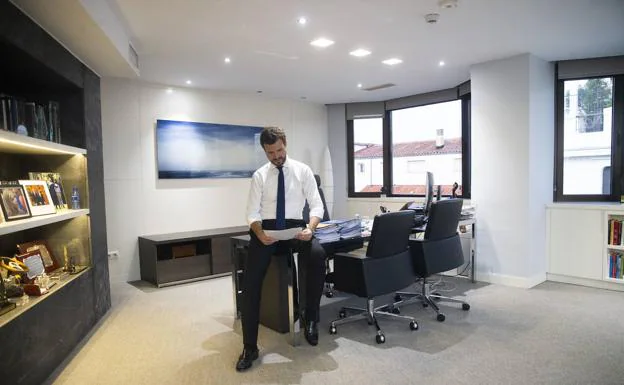 Pablo Casado en su despacho de Génova, sede central del PP./HOY