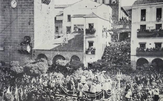 12 de octubre de 1924, coronación de la Virgen de la Montaña que promovió el obispo Segura./A. Marchena