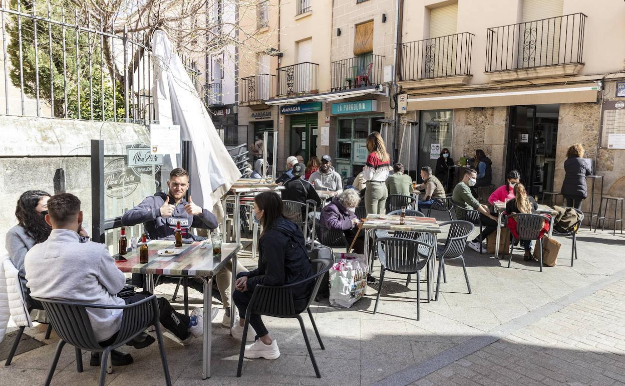 Nuevas Medidas Extremadura Extremadura Amplia Aforos Y Retrasa El Toque De Queda A Las Once De La Noche Hoy