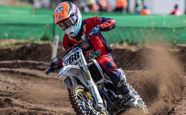 Samuel Tapia, piloto de motocross, en plena acción. /HOY