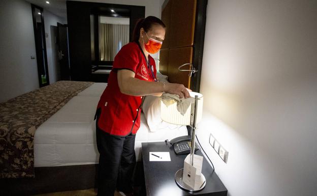 El sector turístico también critica el cierre de la región en el puente San José