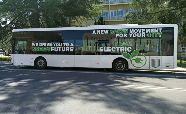 Bus eléctrico en pruebas por la ciudad. /casimiro moreno