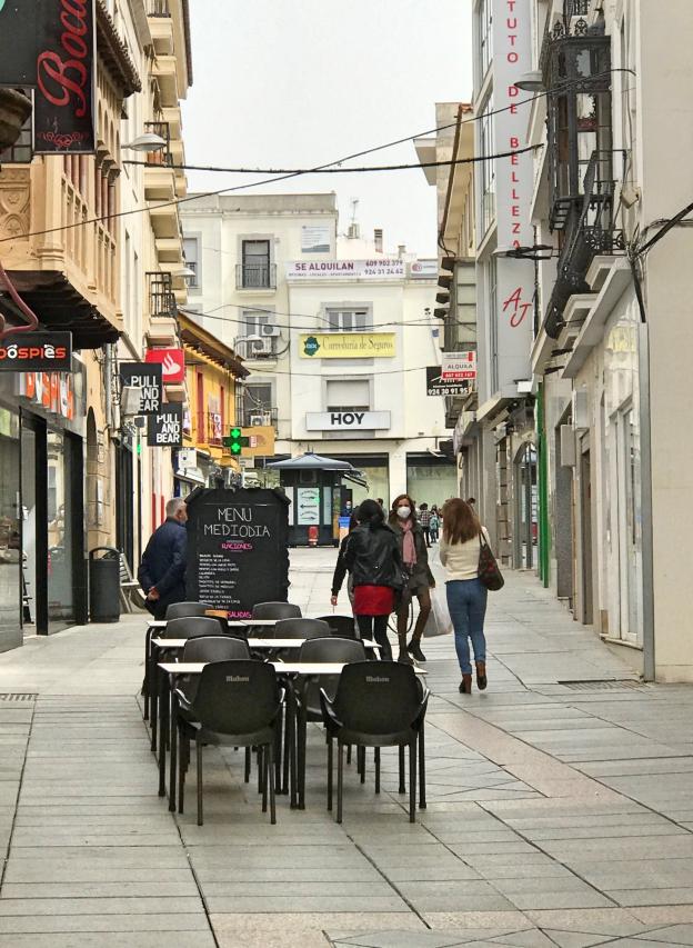 Calle Santa Eulalia, la más animada de Mérida. / E. R.