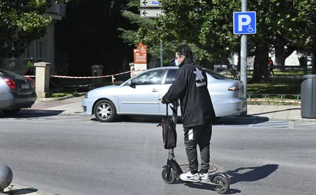 En bici, patín o coche