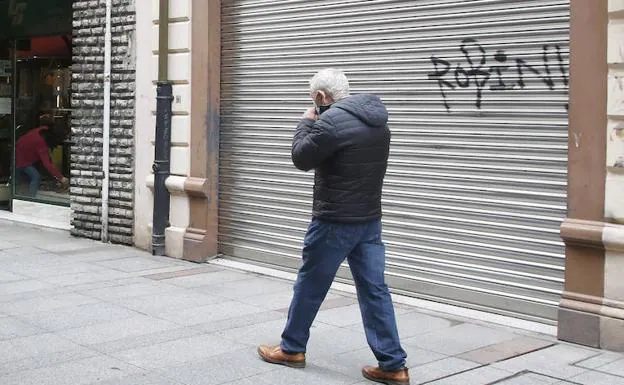 Un negocio cerrado a causa de la crisis. /HOY