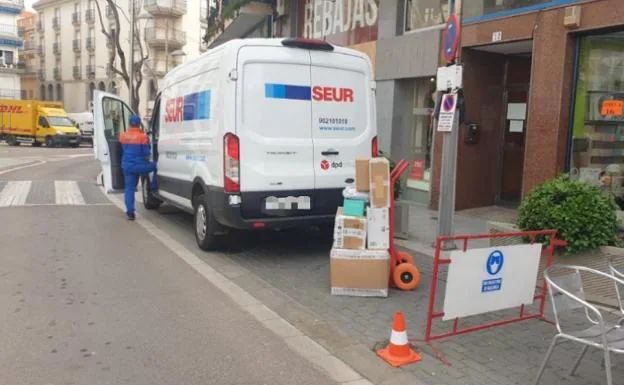 Zona de carga y descarga en Villanueva de la Serena. / S.G.