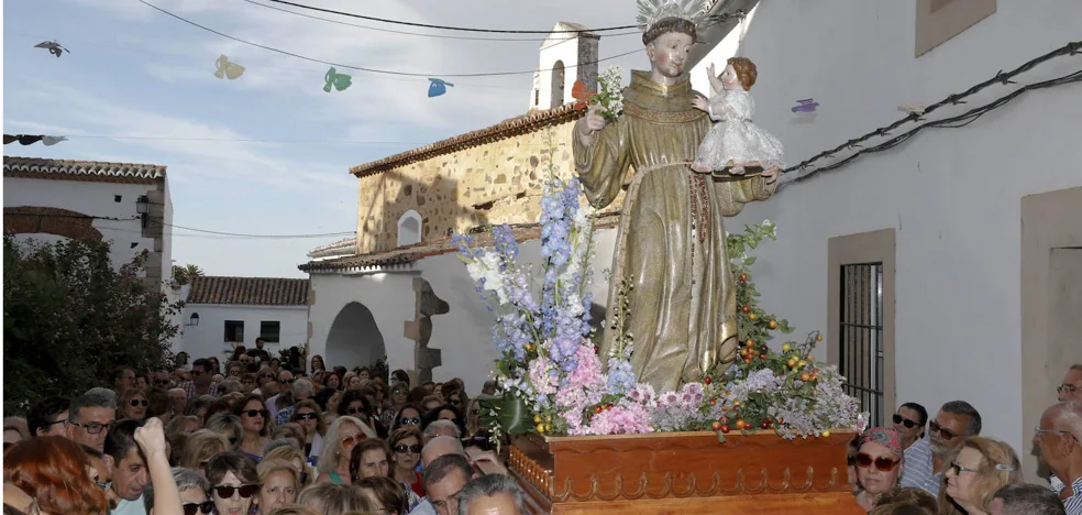 San Antonio runs out of procession but celebrates his novena in Cáceres