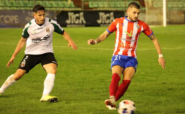 José Artiles, con la elástica del Don Benito, en el partido del año pasado en el Romano. /ESTRELLA DOMEQUE