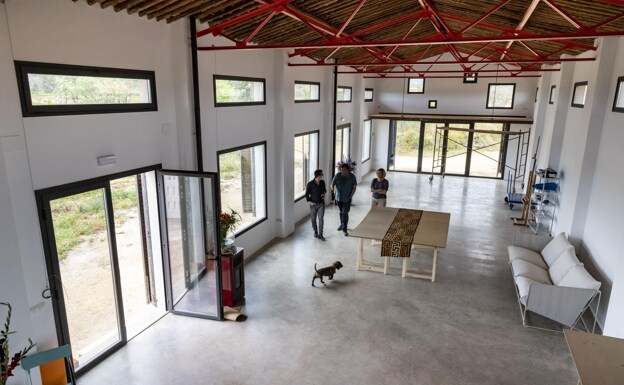 Secadero de tabaco reconvertido en centro cultural y residencia para creativos, en Villanueva de La Vera. /ANDY SOLÉ