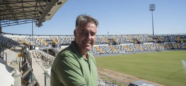 Joaquín Parra, presidente del Badajoz, en el Nuevo Vivero. / HOY