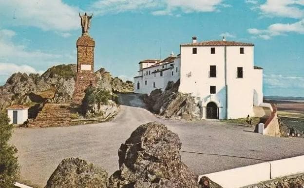 Postal de 1967, sin el restaurante, los servicios volverán a estar en la caseta de la izquierda, hoy desaparecida. /hoy