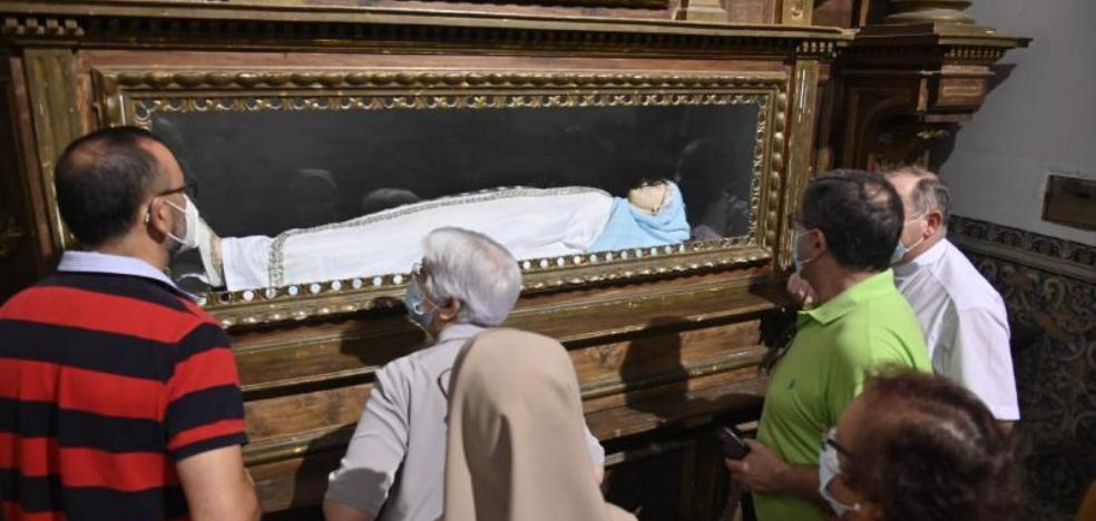 La Virgen dormida despierta el interés de los pacenses - Vimarsana News
