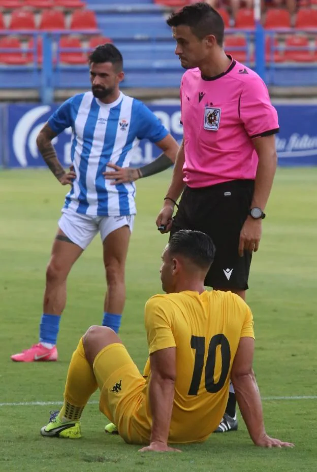 Kike Márquez durante el partido ante el Talavera. / J. M. ROMERO