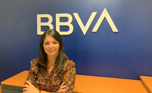 Patricia León Torres, en la sede de BBVA en Zafra. /HOY