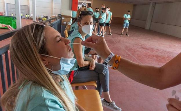 Protocolo que ahora deben seguir los positivos de COVID y sus contactos cercanos